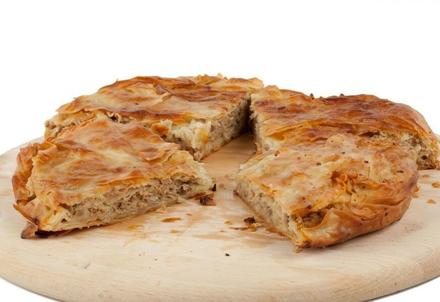 JEDVA GA IZNIJELI IZ PEKARE, NESTAO ZA 15 MINUTA U Nišu napravljen NAJVEĆI burek na Balkanu