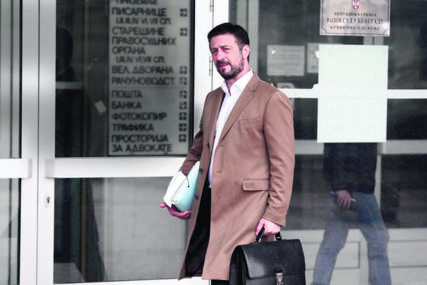 Dragoslav Ognjanović kao inspektor SASLUŠAVAO LUKU BOJOVIĆA 90-ih godina
