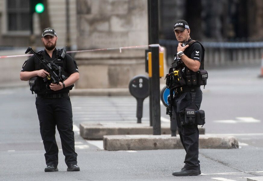 NAPAD NOŽEM U LONDONU Ispred sjedišta “Sonija” dvije osobe povrijeđene (FOTO)