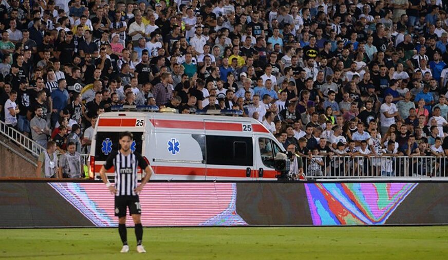 LJEKARI GA VRATILI U ŽIVOT Poslije drame na stadionu, navijač Partizana i dalje KRITIČNO