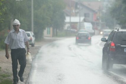 U BiH STIŽE NEVRIJEME Meteorolozi upozoravaju na obilne pljuskove, grmljavinu i lokalne nepogode