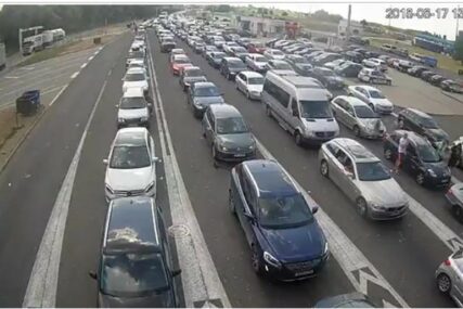Vozači se moraju naoružati strpljenjem, gužva na granici sa Crnom Gorom i Hrvatskom