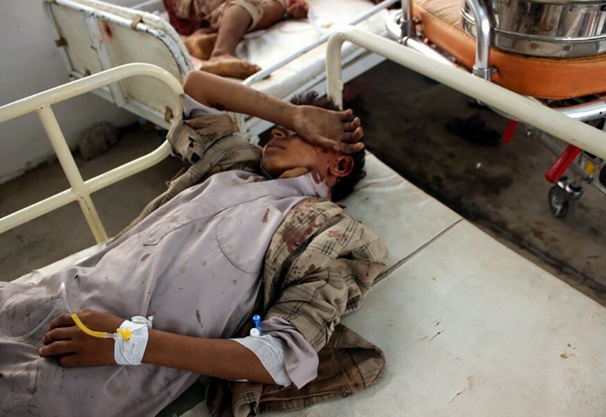 Potresne scene iz bolnica nakon MASAKRA U JEMENU u kojem je ubijeno 29 DJECE (VIDEO)