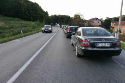 KRAJ KILOMETARSKIM KOLONAMA Uspostavljen saobraćaj na putu Banjaluka - Prijedor