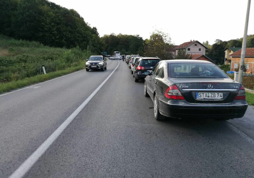 KRAJ KILOMETARSKIM KOLONAMA Uspostavljen saobraćaj na putu Banjaluka - Prijedor