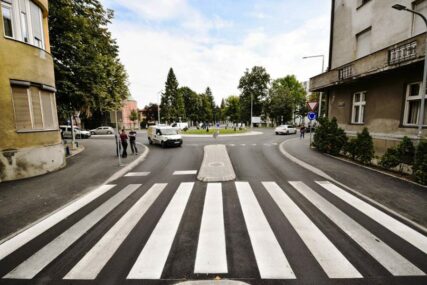 VOZAČI PAZITE NA UČENIKE Novi pješački prelazi i "ležeći policajci" u blizini ŠKOLA