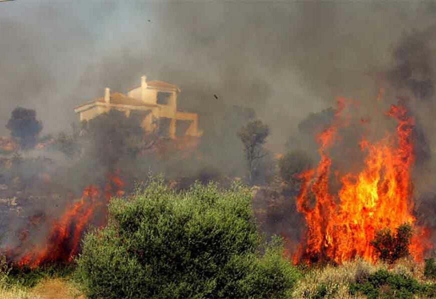 NOVE NEVOLJE Šumski požar ponovo prijeti domovima kod Atine