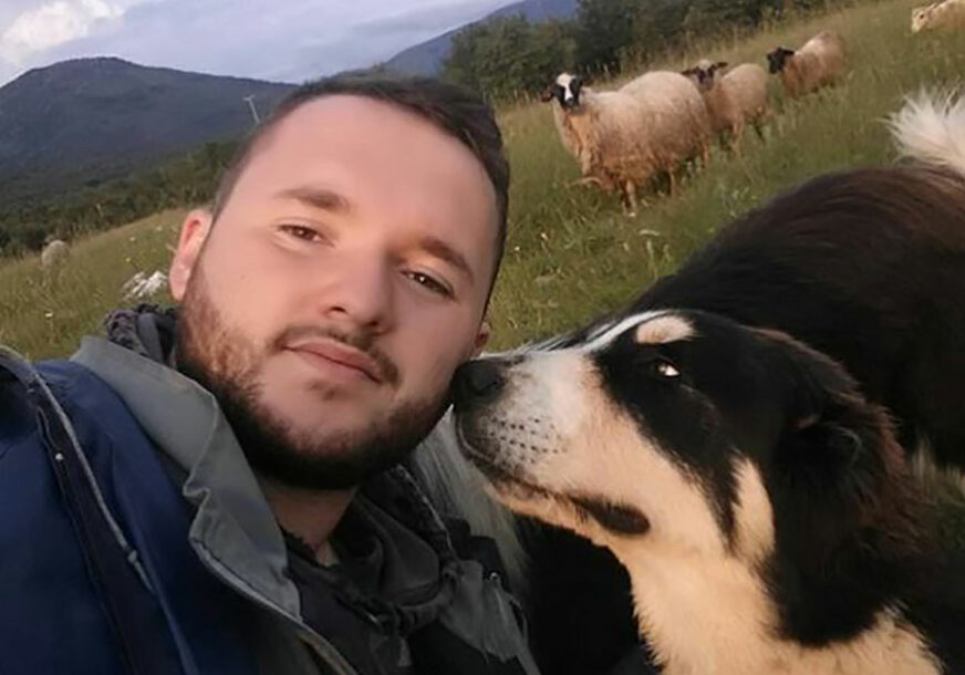 LJUBAV PREMA RODNOM MJESTU JAČA OD SVEGA Rajko je u koloni "Oluje" stigao u Srbiju, gdje je završio pravni fakultet, a onda se vratio u Krajinu da ČUVA OVCE
