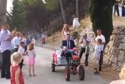 LIMUZINA NA VJENČANJU VIŠE NIJE U MODI Evo kako su mladenci u Dalmaciji iznenadili sve na svadbi (VIDEO)