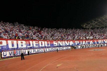 HRVATSKI HULIGANI DIVLJALI U SRBIJI Navijači Hajduka na pumpi pokrali sve živo i ostavili ustaške simbole (FOTO)