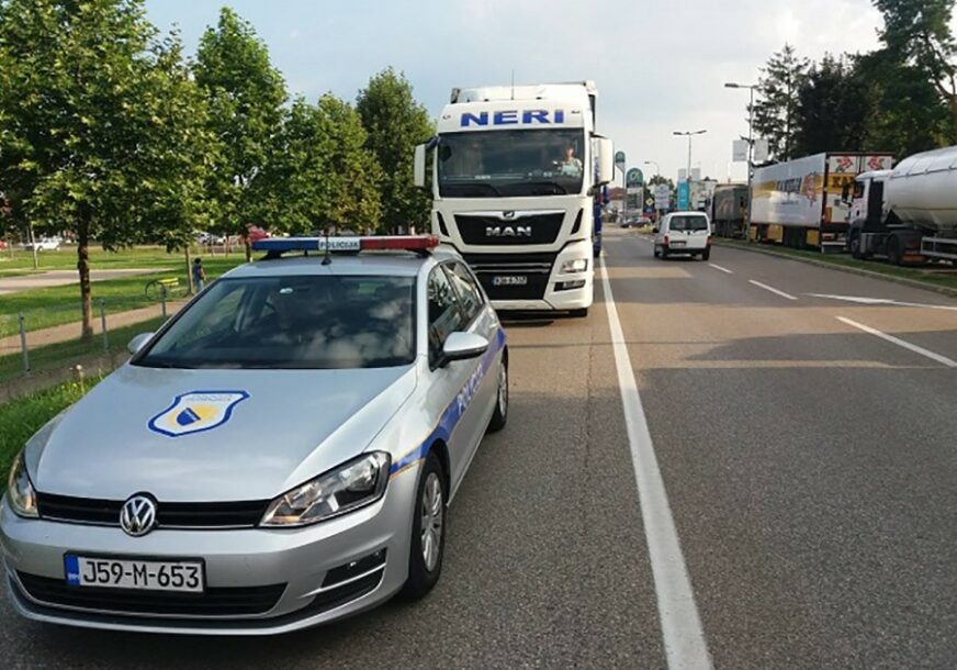 PET ŠLEPERA Iz Slovenije stigao papir za štampanje glasačkih listića za izbore u BiH
