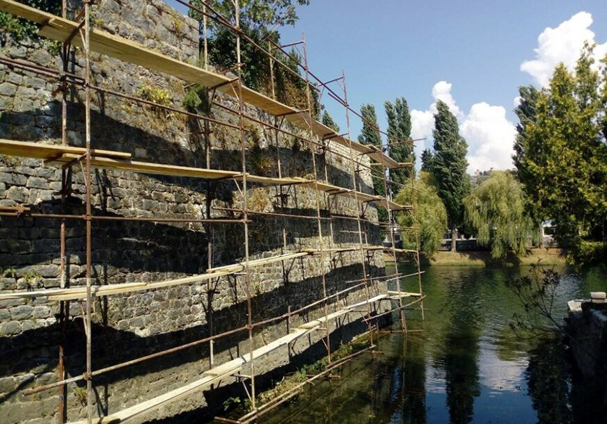 Rekonstrukcija zidina Starog grada: Trebišnjicom će da plove čamci po ugledu na NEKADAŠNJE LAĐE