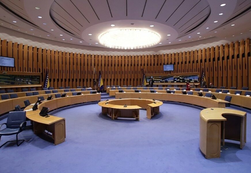 HITNA SJEDNICA DOMA NARODA BiH Pred delegatima bitne odluke, čeka se imenovanje članova za Savjet Evrope