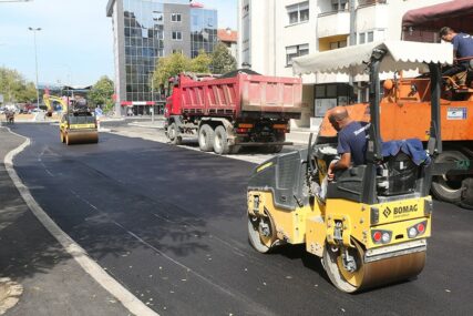 Mašine na terenu: U završnoj fazi asfaltiranje Ulice carice Milice