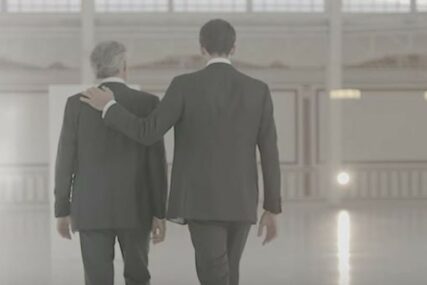Slavni italijanski tenor Andrea Bočeli SNIMIO DUET SA SINOM (VIDEO)