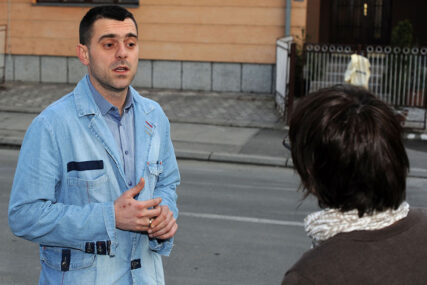JEDINI UČITELJ U HAŠANIMA Svakog dana putuje 240 kilometara, ali mu zbog đaka ništa nije teško