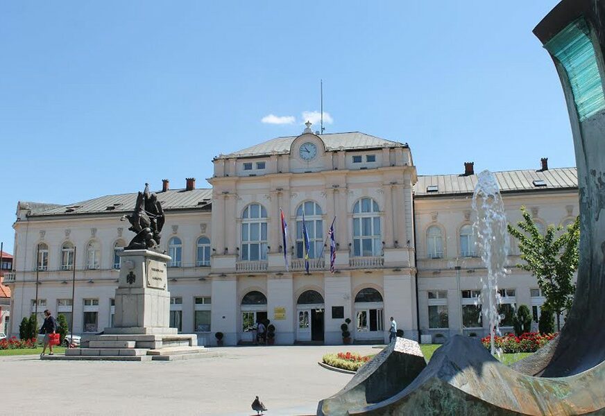 NAJMLAĐI PREUZIMAJU STVAR U SVOJE RUKE U Bijeljini počinje četvorodnevna priredba "Razigrana jesen"