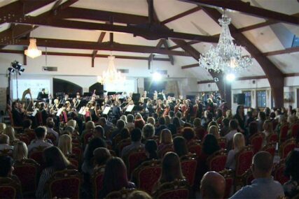 Duh kosovske pjesme u Srpskoj:  Humanitarni koncert za Dnevni centar "Podrži me"