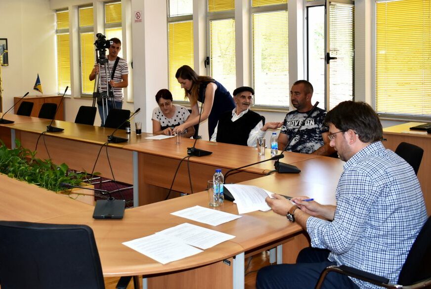 Dodjeljen novac porodicama čije su kuće uništila klizišta u Brčkom