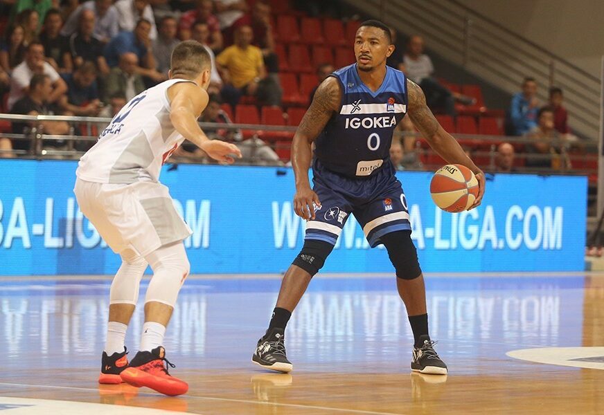 LJUBAV KRATKO TRAJALA Igokea otpustila Džonsona