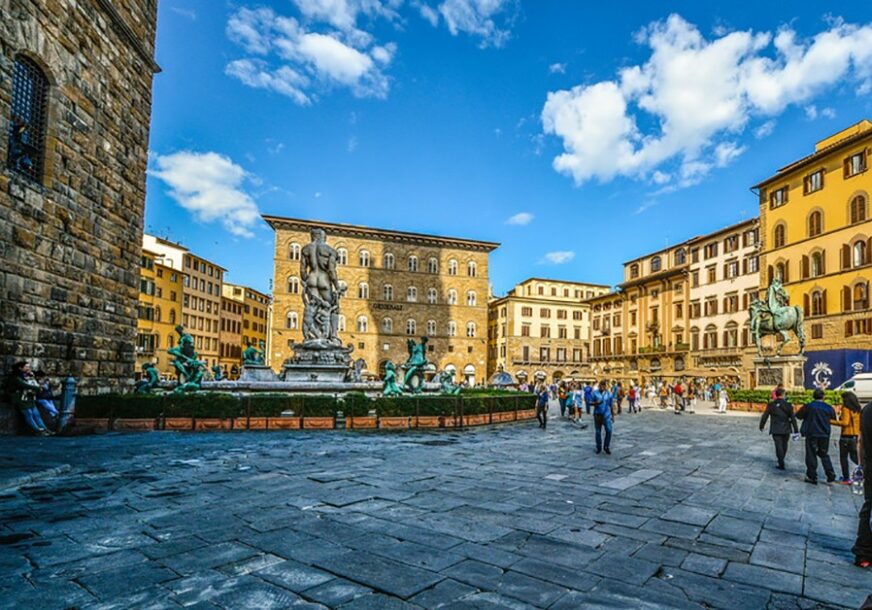 NEMA VIŠE JEDENJA NA ULICAMA Vlast Firence rigorozna, 500 evra kazne za sendvič mimo restorana