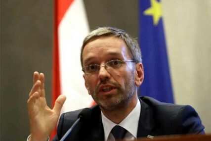 Kikl upozorio: Opasnost od NAPADA TERORISTA hemijskim oružjem