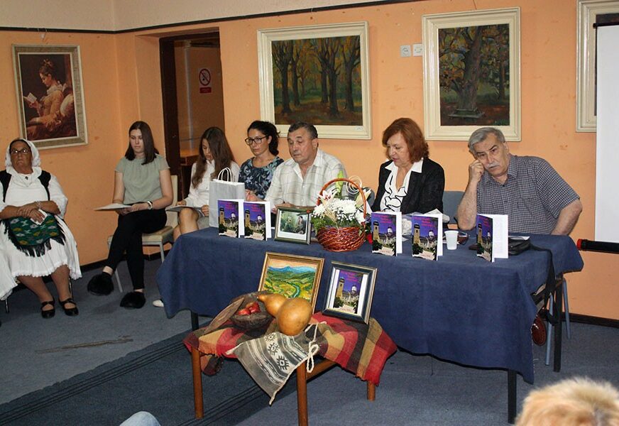 U Modriči promovisan posthumno objavljeni roman "Čuvari manastira"