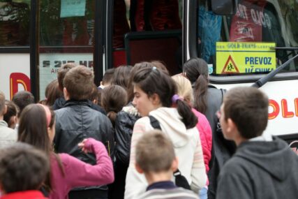 Više od 18 miliona KM iz budžeta za prevoz učenika: Evo koji đaci imaju pravo na ovu vrstu pomoći u Srpskoj