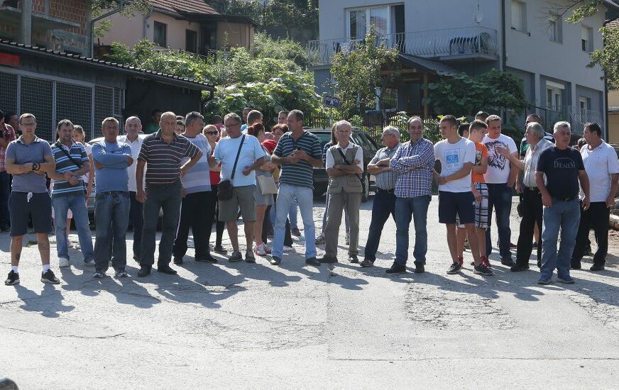 PROTEST MJEŠTANA POTOKA "Moraju nam djeca biti smrdljiva i puna buva kad nemamo vodu"
