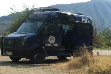 Specijalci Rosu uhapsili Srbina: Oduzeto vozilo sa lijekovima