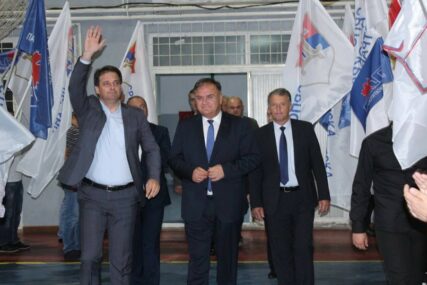 Savez za pobjedu: Lukačeve riječi se ne čuju od ZVUKA RAFALA I EKSPLOZIJA koje odjekuju širom Srpske