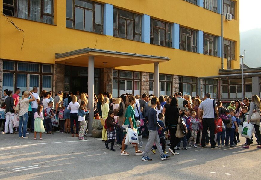 U ŠKOLE ULOŽENO PREKO MILION KM Završene rekonstrukcije obrazovnih objekata u Zvorniku