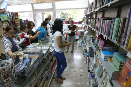 ULAGANJE U BUDUĆE GENERACIJE Za "besplatne udžbenike" potrebno između 10 i 12 miliona KM