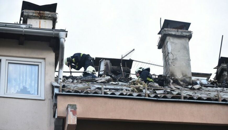 Ugašen požar u zgradi u naselju Dobrinja, nema povrijeđenih