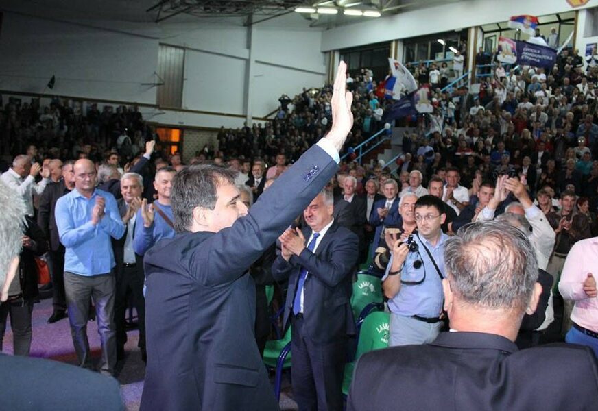 Govedarica: Režim liječi svoje strahove tako što pokušava da zaplaši narod