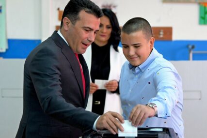 IPAK OSTAJE PREMIJER Vlada Sjeverne Makedonije demantovala da je Zaev podnio ostavku