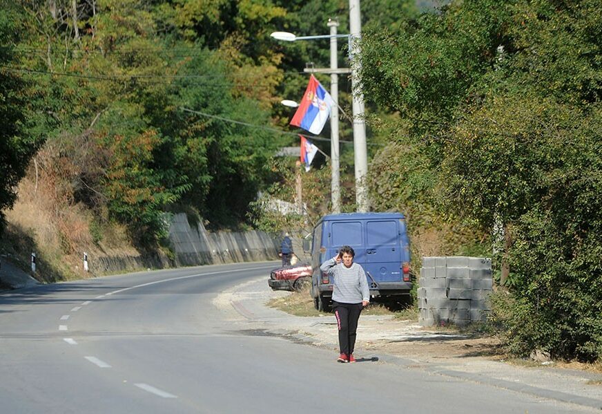 Nakon Vučićevog poziva uklonjene barikade u Zubinom Potoku