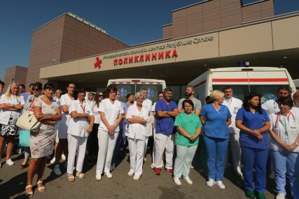 NAJSREĆNIJOJ RADNICI 10 ODSTO VEĆA PLATA Klinički centar podijelio nagrade povodom DANA ŽENA