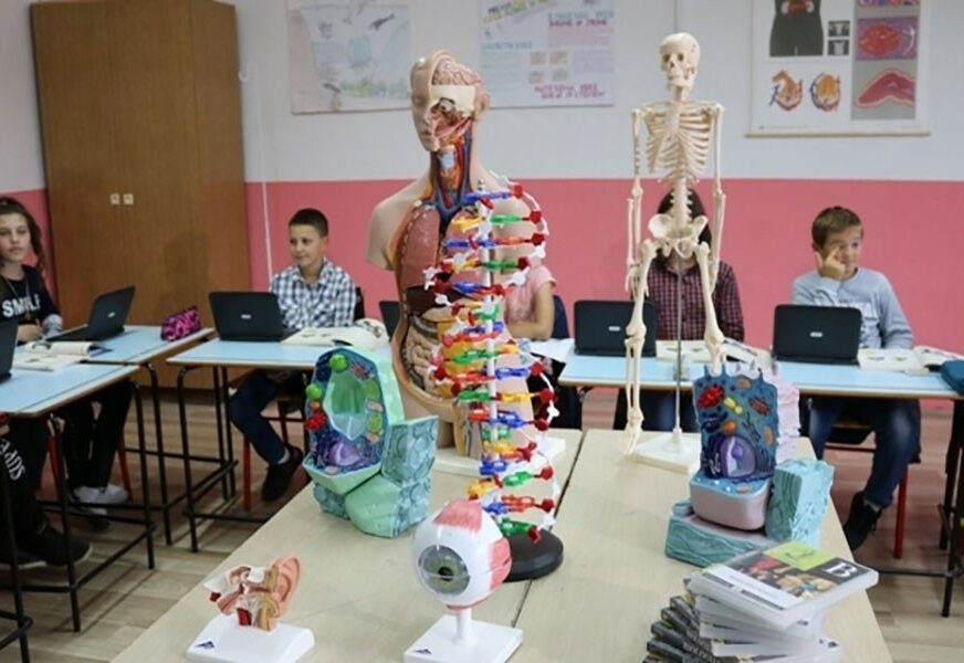 Mrkonjić Grad: U Podrašnici opremljen kabinet biologije