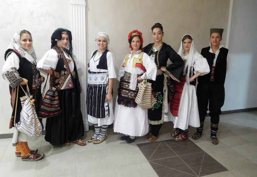 Održana revija narodnih nošnji Srba iz BiH i regiona (FOTO)
