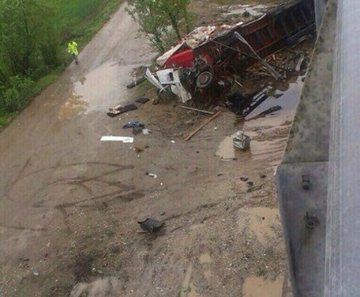 TRAGEDIJA U PERUU Sudarili se automobil i autobus, najmanje 21 žrtva