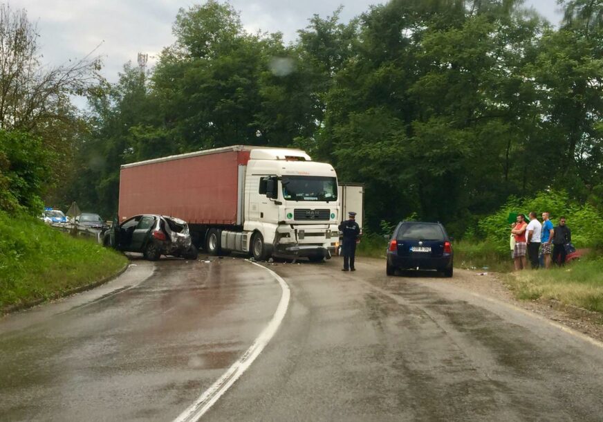 ZBOG SAOBRAĆAJNE NESREĆE KOLAPS U mjestu obilježenom kao CRNA TAČKA u BiH kilometarske kolone, vozači se OKREĆU i idu na autoput