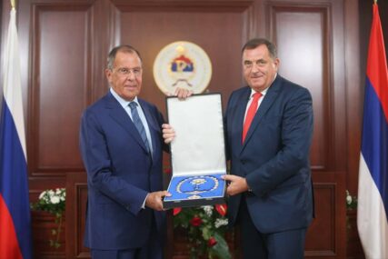 Koga je sve do sada ODLIKOVAO MILORAD DODIK: Priznanja za napisane eseje i visoke političke domete