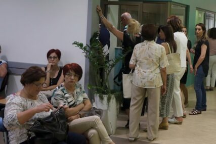 "Nigdje nismo dobrodošli" Onkološki pacijenti u Tuzli i dalje čekaju aparat za zračenje