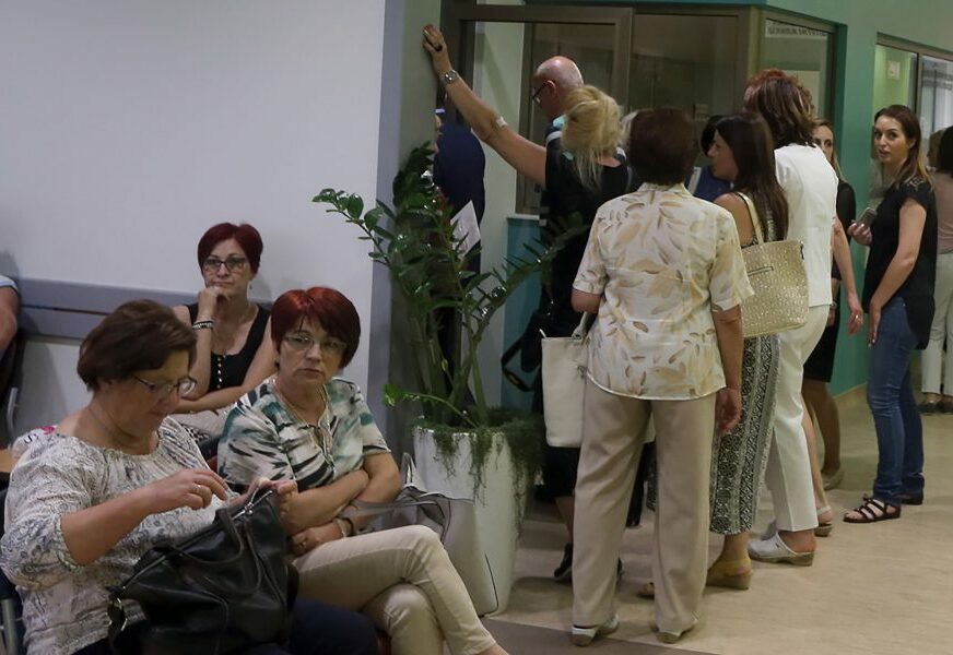 "Nigdje nismo dobrodošli" Onkološki pacijenti u Tuzli i dalje čekaju aparat za zračenje