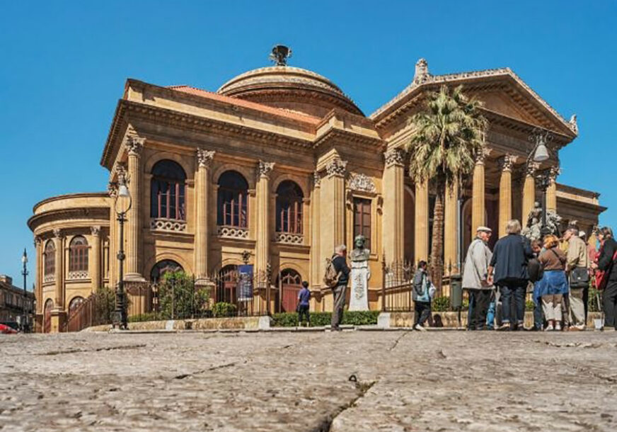 PALERMO – GRAD SUPROTNOSTI Ima sve mane metropole, a u njemu istovremeno buja BOGAT KULTURNI ŽIVOT 