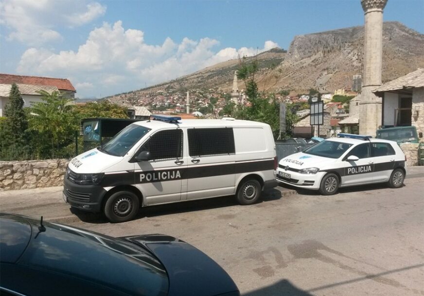 FILMSKA DRAMA U TUZLI Pucali na policajce iz automobila, sedam osoba uhapšeno