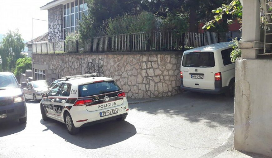 DOJAVIO DA JE BOMBA U TRŽNOM CENTRU Zbog lažne dojave završio u policiji
