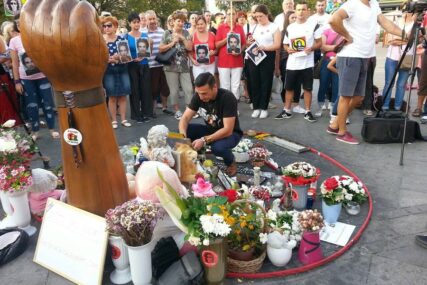 "UBICE, UBICE" Davor Dragičević 178. dan sa Trga Krajine poručio: "Institucije još uvijek rade na ZATAŠKAVANJU NAJMONSTRUOZNIJEG ZLOČINA"