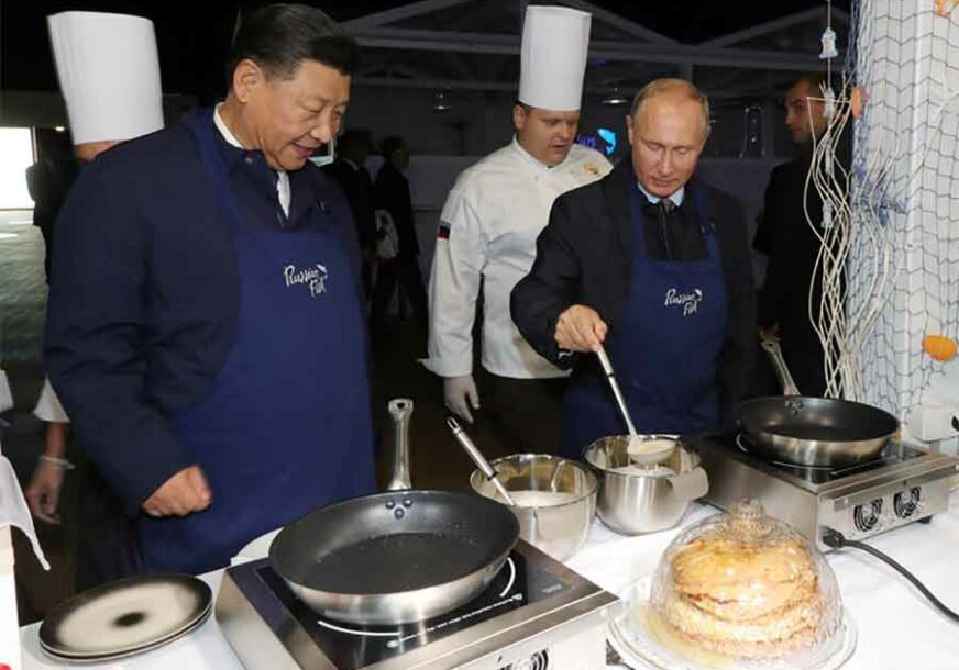 OPUŠTENA STRANA FORUMA Putin napravio palačinke Si Đinpingu (VIDEO)